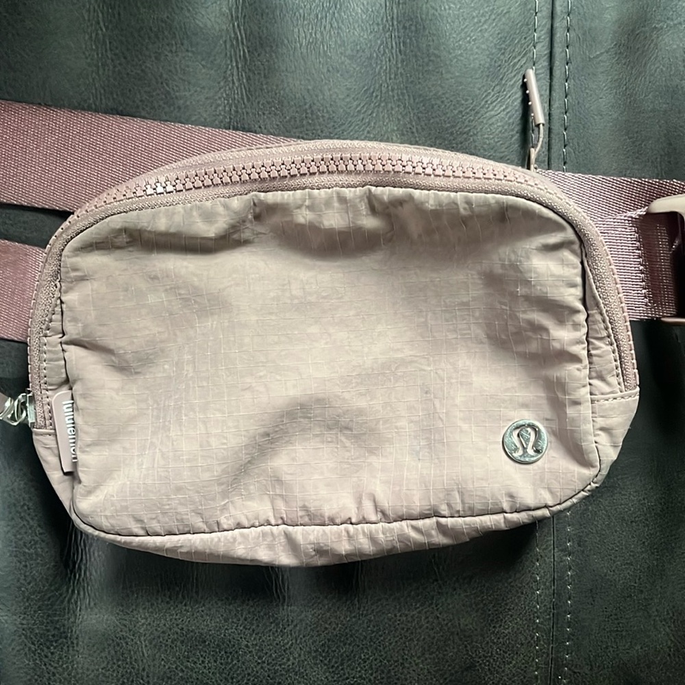 Lululemon Everywhere Belt Bag 1L